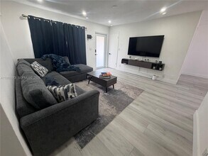 660 SW 30th Terrace in Fort Lauderdale, FL - Building Photo - Building Photo