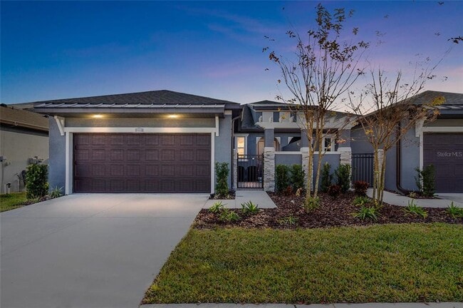 property at 219 Villa Luna Ln