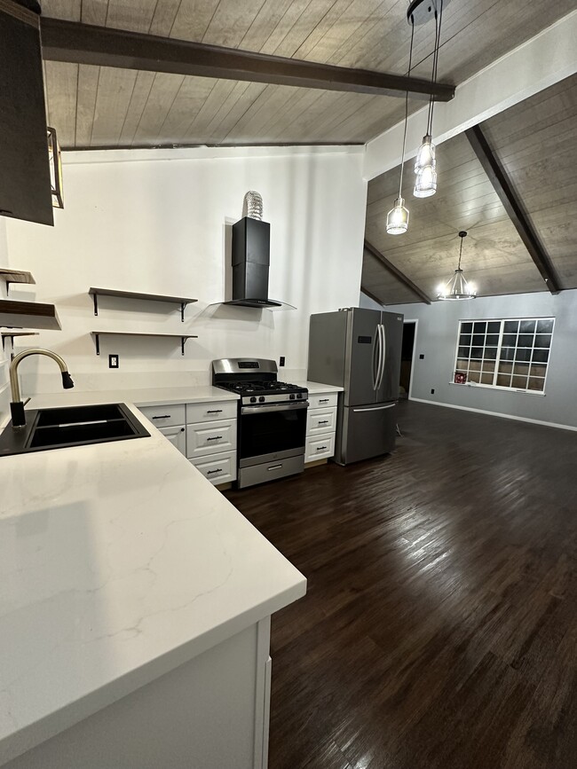 property at 221 S Valley St