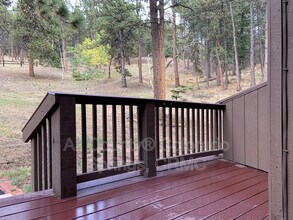 550 Manor Ct in Woodland Park, CO - Foto de edificio - Building Photo