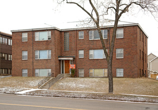 590 Snelling Ave S in St. Paul, MN - Building Photo - Building Photo