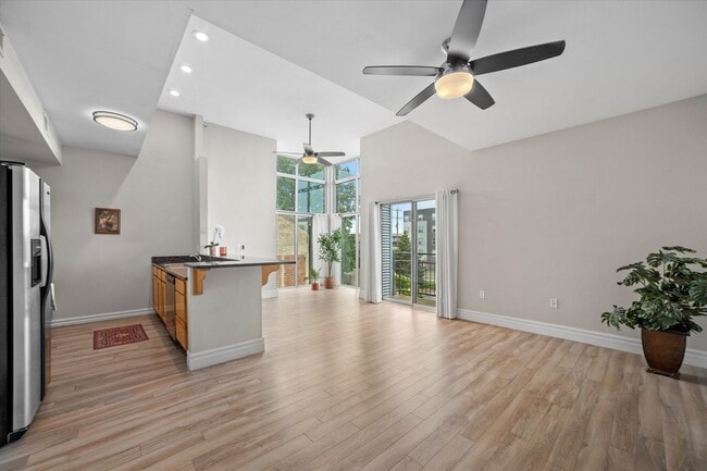property at 2121 S Kinnickinnic Ave