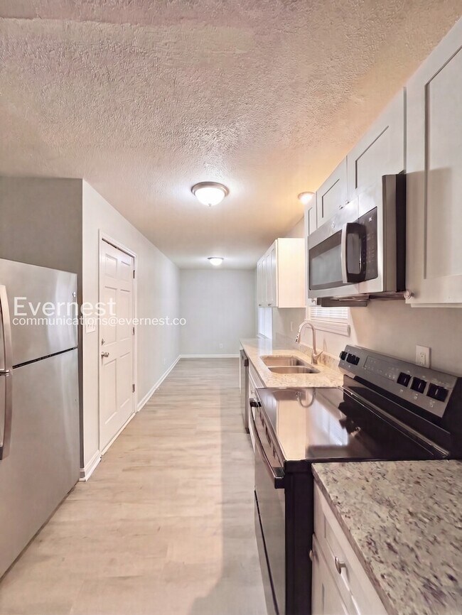 4365 Stonewall Tell Rd in College Park, GA - Building Photo - Building Photo