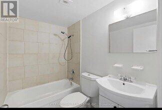 103 Emerald St S in Hamilton, ON - Building Photo - Building Photo