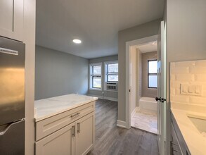 508 W Belmont in Chicago, IL - Building Photo - Building Photo