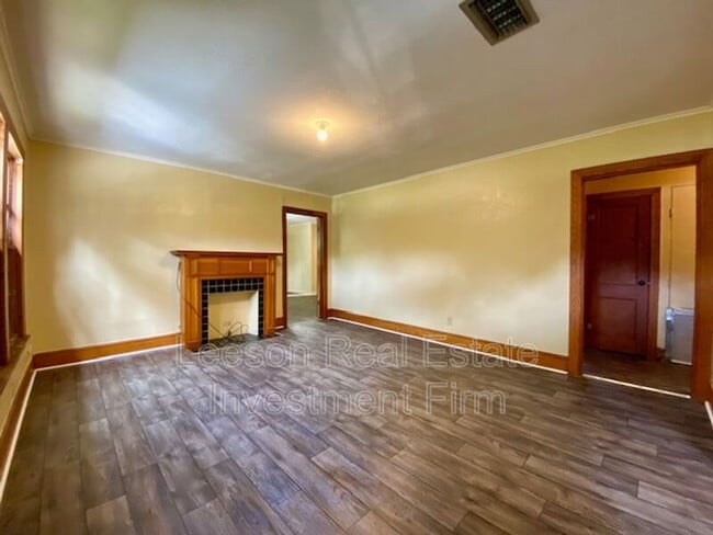 property at 2528 Westover Rd