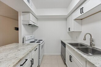 1936 Upland Dr in Houston, TX - Building Photo - Building Photo
