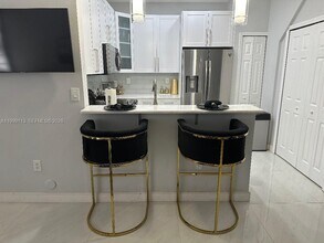 7690 S Southwood Cir in Davie, FL - Building Photo - Building Photo