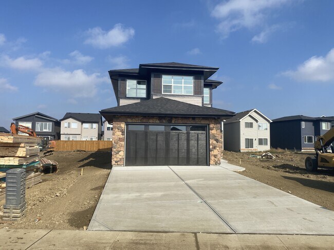 15864-15827 27 Ave SW in Edmonton, AB - Building Photo - Building Photo
