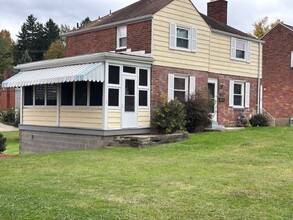 5309 Fieldcrest Dr in Pittsburgh, PA - Building Photo - Building Photo