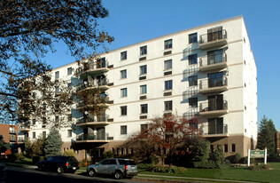 Park Renaissance Condominium in Hackensack, NJ - Foto de edificio - Building Photo