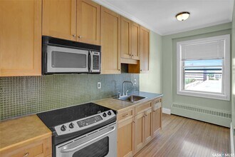 2305-2305 Victoria Ave in Regina, SK - Building Photo - Building Photo