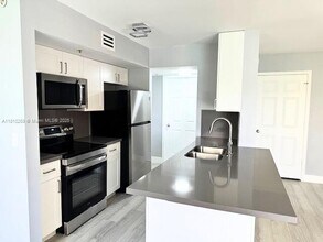 2640 S University Dr, Unit 204 in Davie, FL - Building Photo - Building Photo