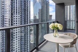 159 NE 6th St, Unit 3002 in Miami, FL - Building Photo