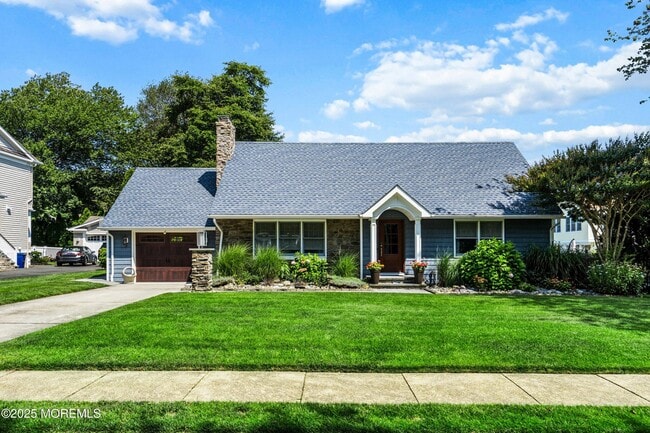 property at 1204 Holly Pl