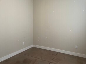 4833 N Hillside Ct in Wichita, KS - Building Photo - Building Photo