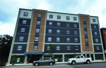 Apartments @ 249 Main in Nashua, NH - Foto de edificio - Building Photo