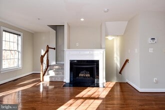 2400 N Greenbrier Ct in Arlington, VA - Foto de edificio - Building Photo