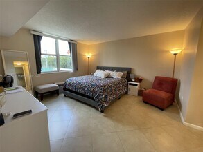 1555 N Treasure Dr in North Bay Village, FL - Building Photo - Building Photo