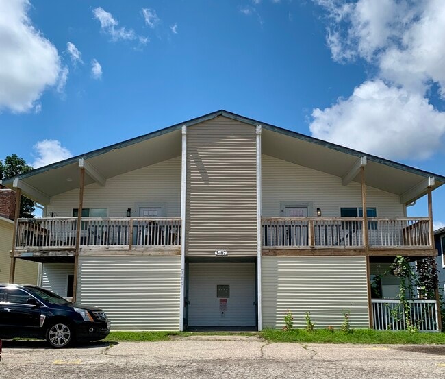 3407 SW Gage Blvd, Unit B