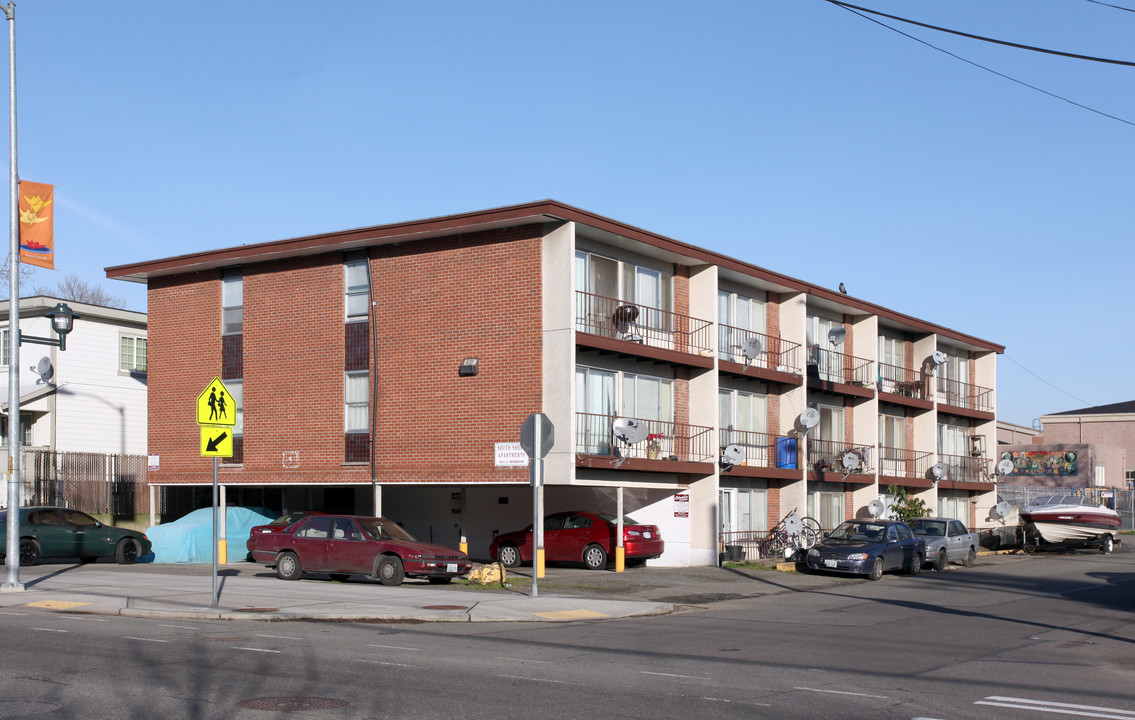 South Shore Apartments in Seattle, WA - Building Photo