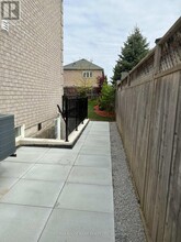 22 Branstone Dr in Whitby, ON - Building Photo - Building Photo