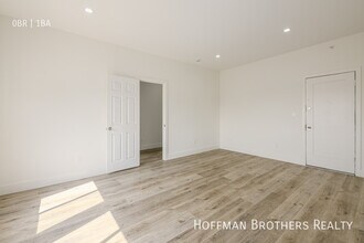 1623 Mariposa Ave, Unit 203 in Los Angeles, CA - Building Photo - Building Photo