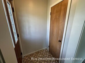Cozy 4 Bedroom 3 Bathroom Home in Sioux Falls, SD - Foto de edificio - Building Photo
