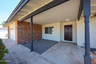 11207 S Iroquois Dr in Phoenix, AZ - Building Photo - Building Photo