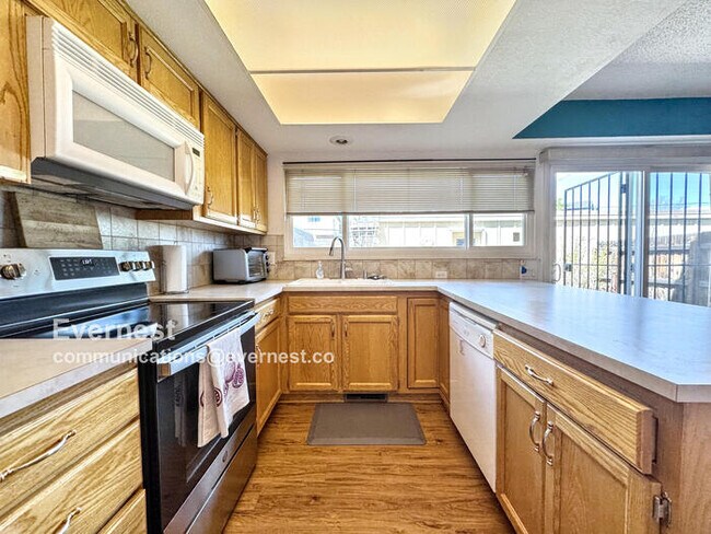 12985 W Ohio Ave in Lakewood, CO - Building Photo - Building Photo