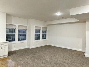 132 HOPKINS Ave in Jersey City, NJ - Building Photo - Building Photo