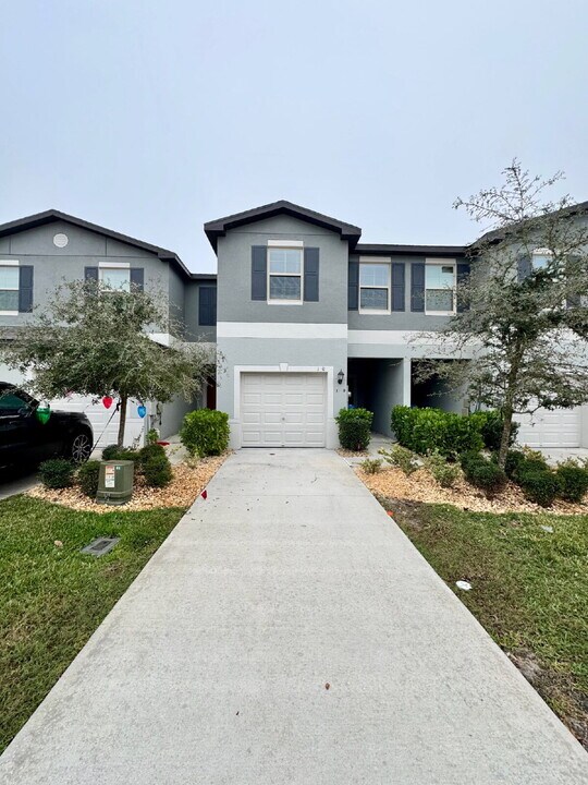 1510 Cassius St in Lutz, FL - Building Photo