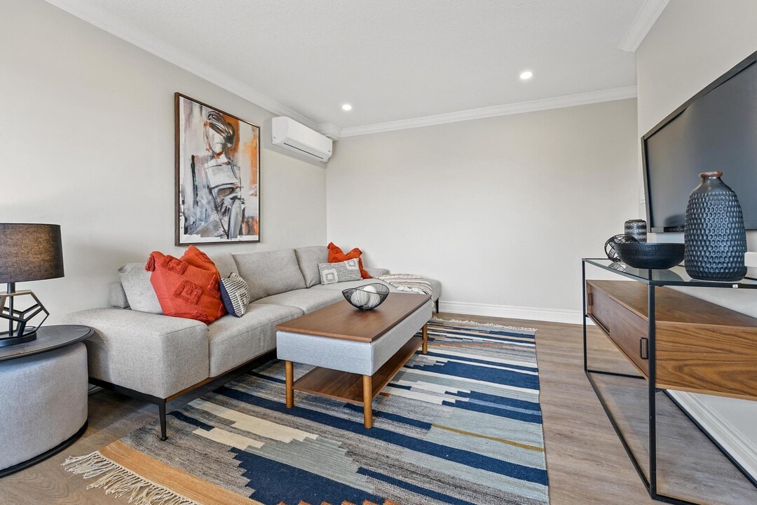 38 King Street W in Hamilton, ON - Building Photo