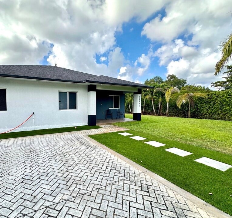 14890 NE 10th Ave in Miami, FL - Foto de edificio