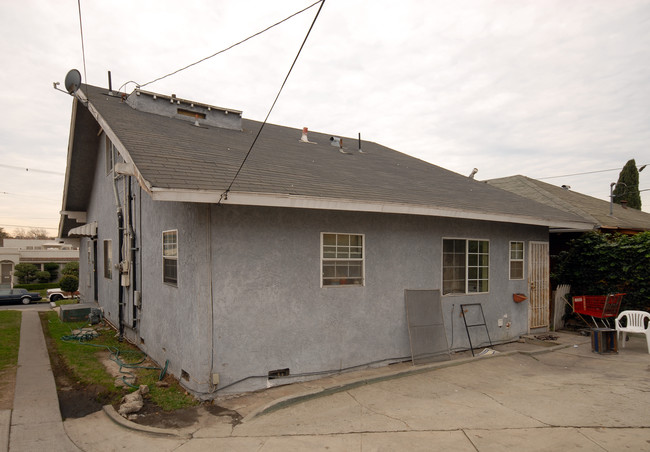 3945 Montclair St in Los Angeles, CA - Foto de edificio - Building Photo