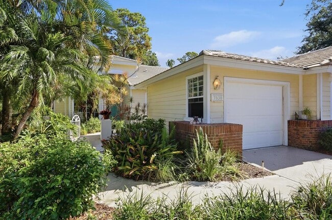 property at 7630 Whitebridge Glen