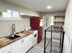 1187 Lynmoor Dr NE in Atlanta, GA - Building Photo - Building Photo