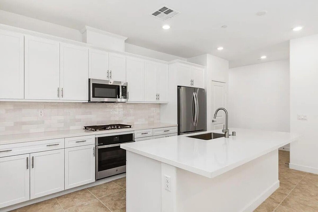73523 Travers St in Palm Desert, CA - Building Photo
