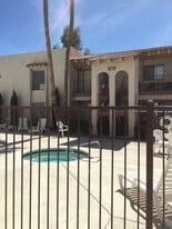 5203 Caliente St in Las Vegas, NV - Building Photo