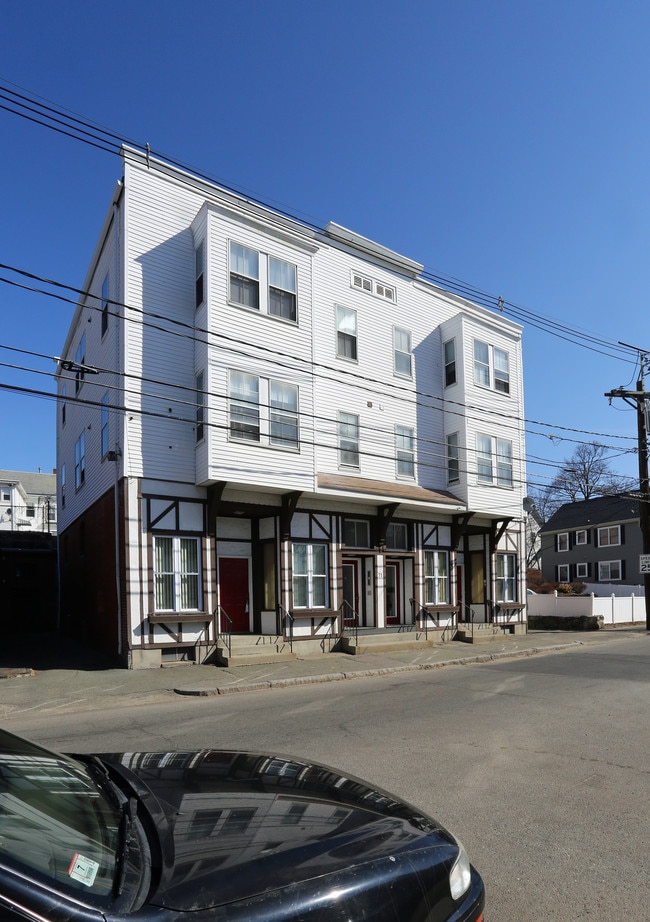 69-71 Charles St in Waltham, MA - Foto de edificio - Building Photo