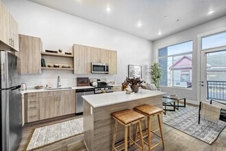 West Main in Midvale, UT - Foto de edificio - Building Photo