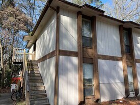 2010 Bradford Ct in Tallahassee, FL - Building Photo