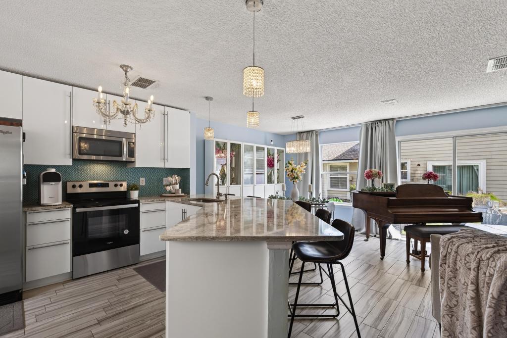 805 Old Bridge Rd in Jacksonville, FL - Building Photo