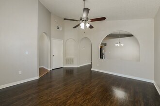 16444 Coopers Hawk Ave in Clermont, FL - Foto de edificio - Building Photo