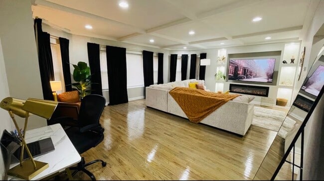 1954 E 73rd Pl, Unit 1