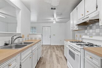 1304 Delano St in Austin, TX - Building Photo - Building Photo