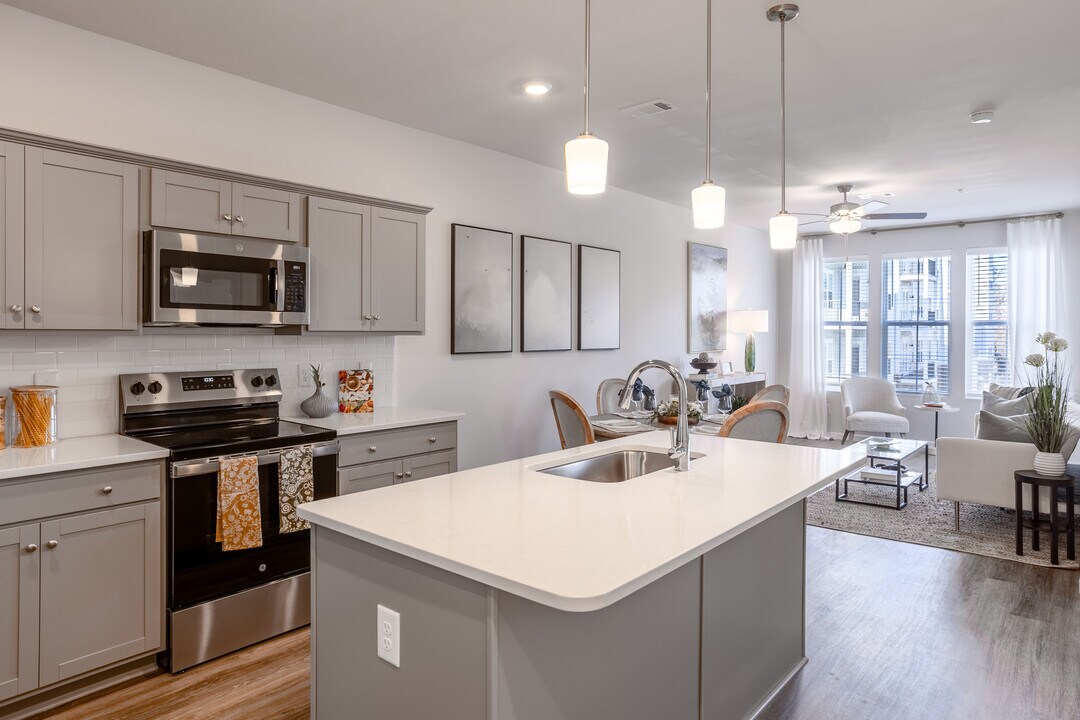 Crest at Stones Branch in Nashville, TN - Building Photo