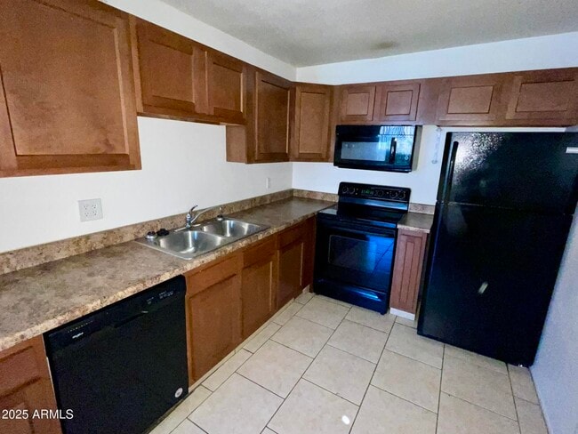 2417 West Campbell Ave in Phoenix, AZ - Foto de edificio - Building Photo