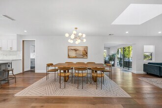 20530 Quedo Dr in Woodland Hills, CA - Foto de edificio - Building Photo