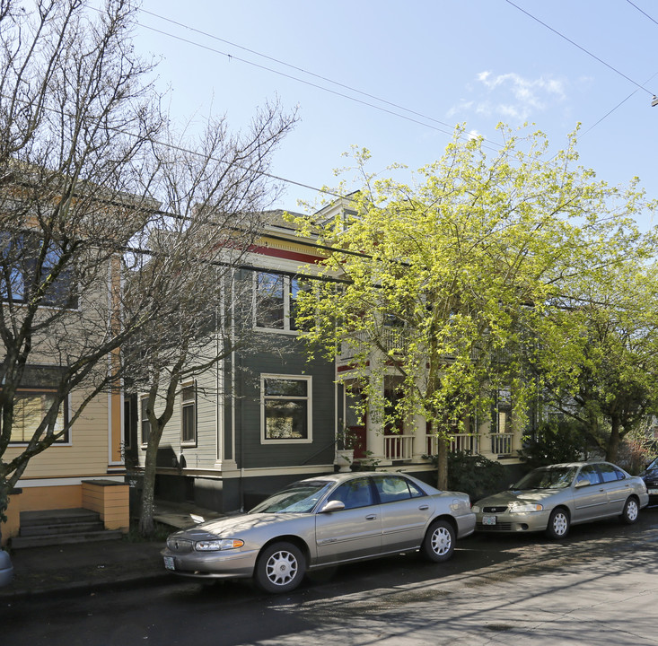 822-828 NE Hancock St in Portland, OR - Building Photo